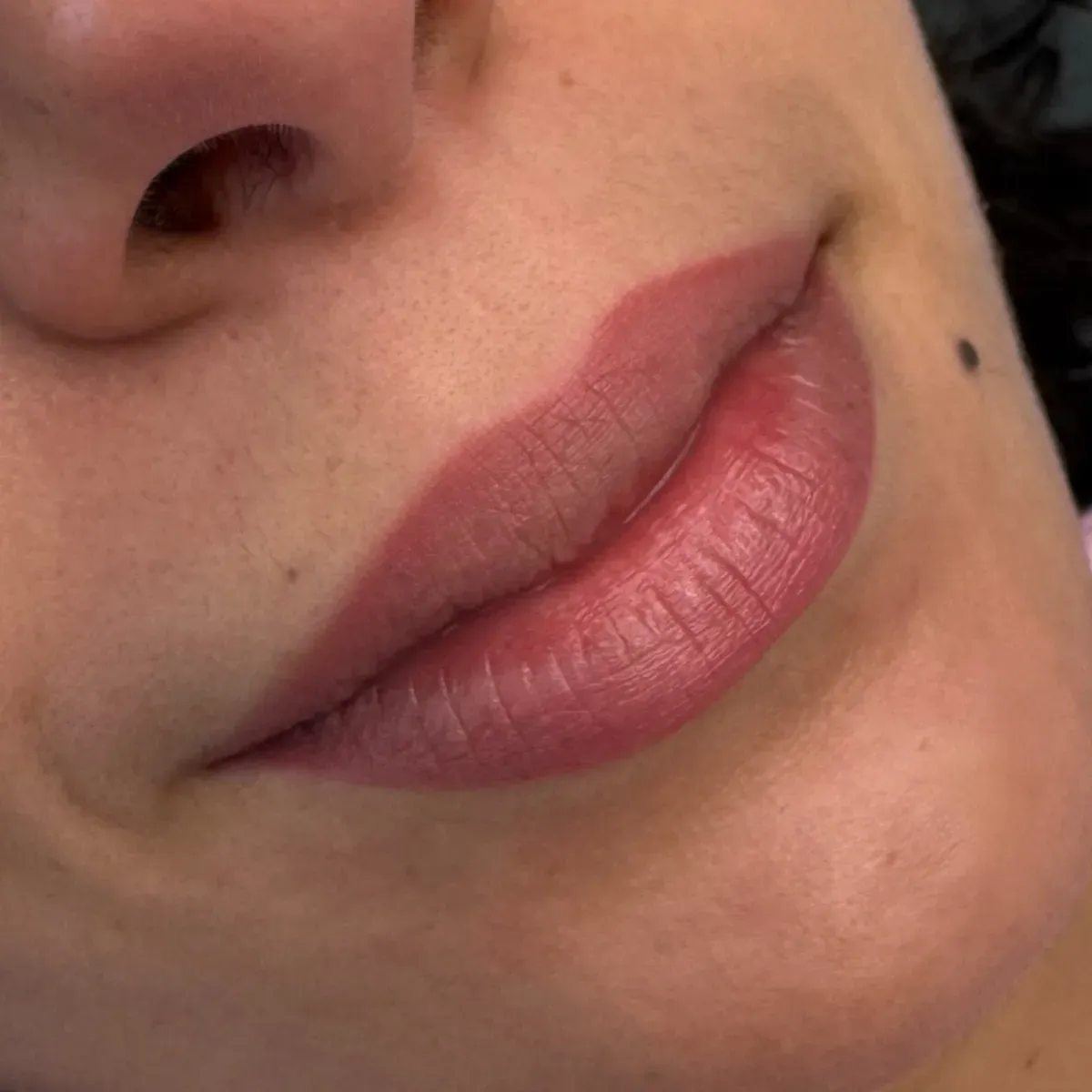 Abgeheilte Lippen, Farbton Kirschrot