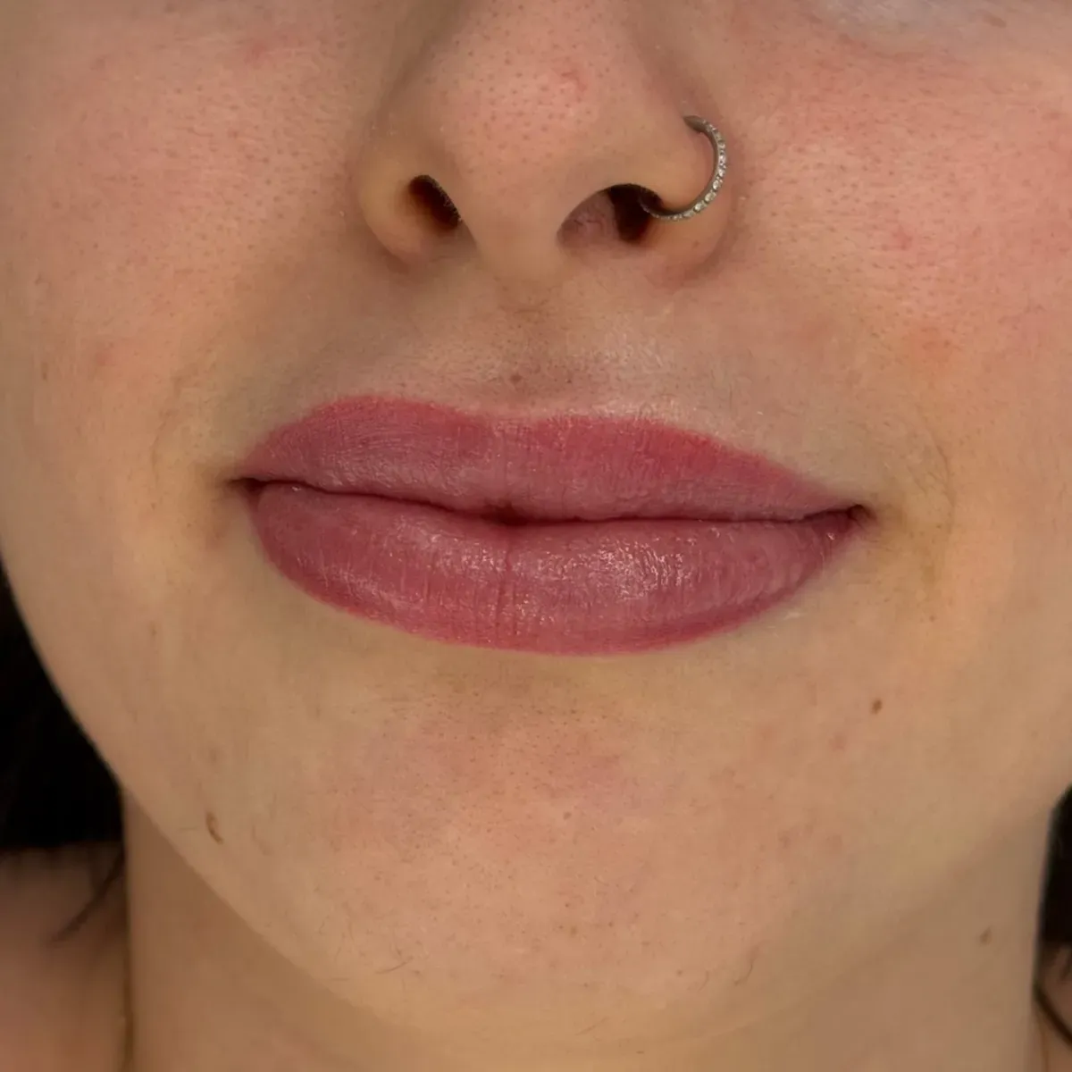Abgeheilte Lippen, Farbton Rosa-Pflaume