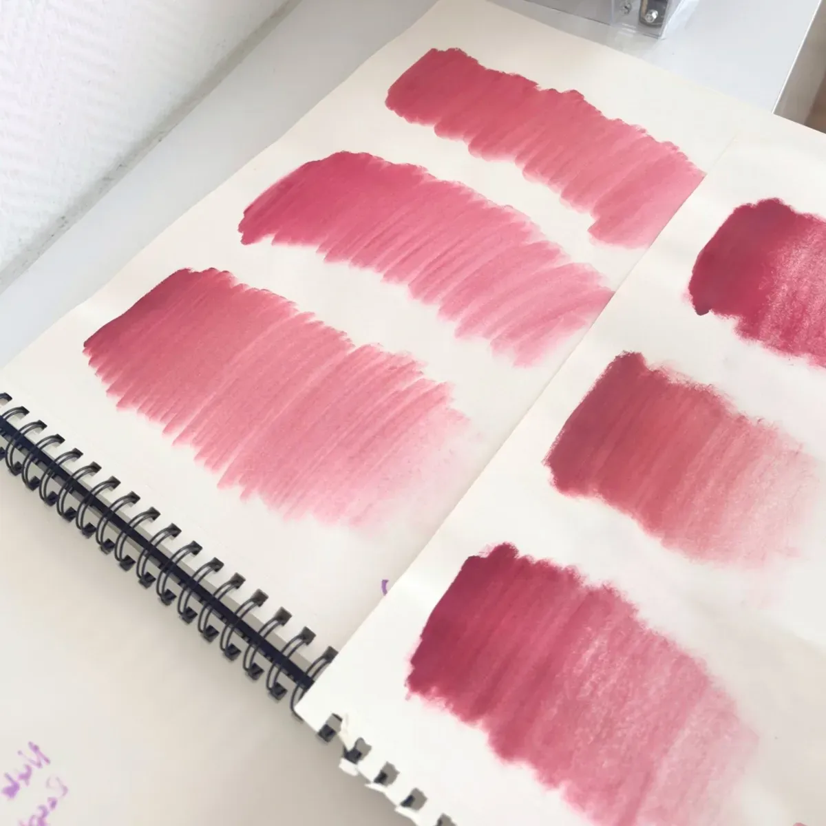 La cartella colori mostrata alla cliente durante la consulenza