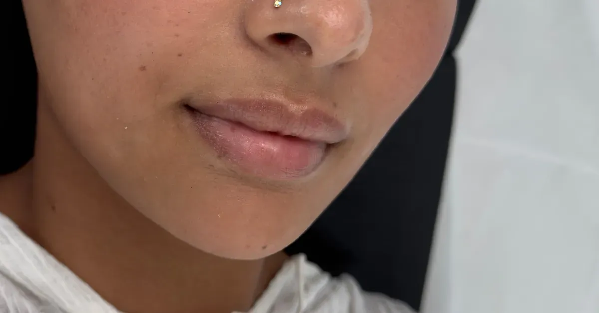 Slightly brown, with a slightly darker outline