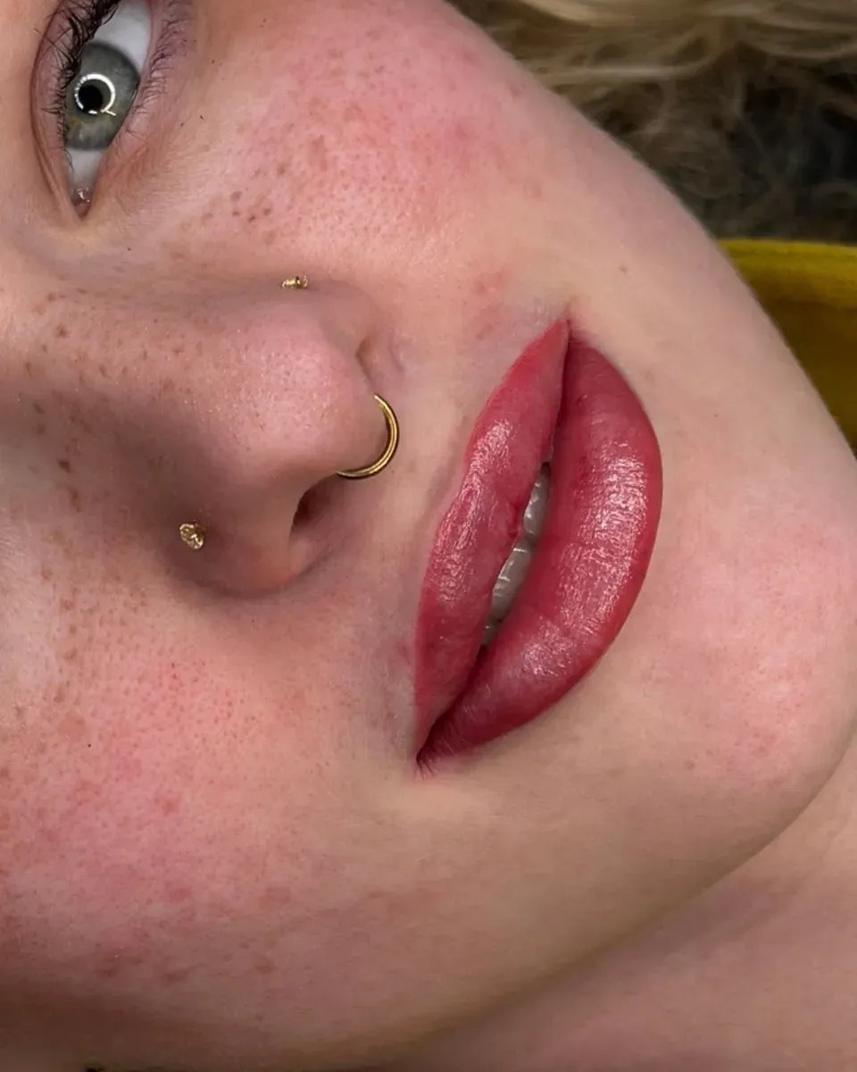Full Lips (Lip Blush) direkt nach der Pigmentierung