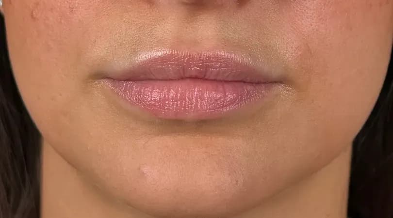 Light, fairly smooth lips: full lip color or ombré, both flatter them, it's a matter of taste