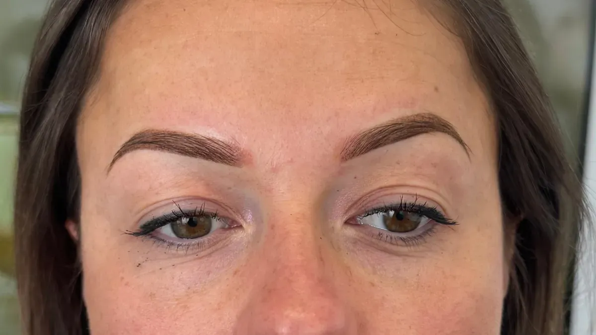 El microblading naranja corregido con un microshading, recién hecho
