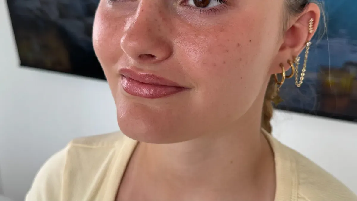 Healed pink-brown ombré lips on light lips