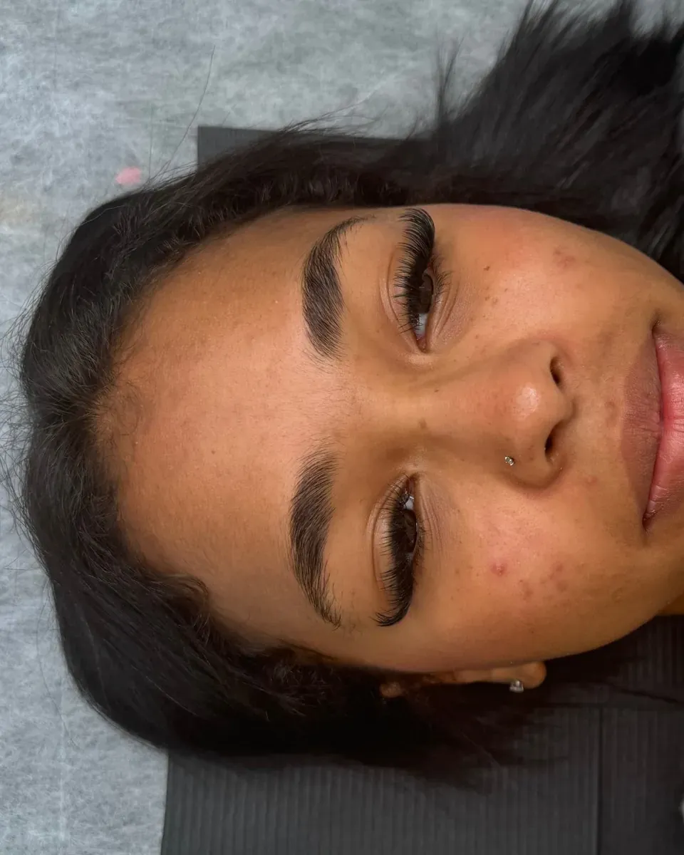 Black skin with full brows, before powder brows