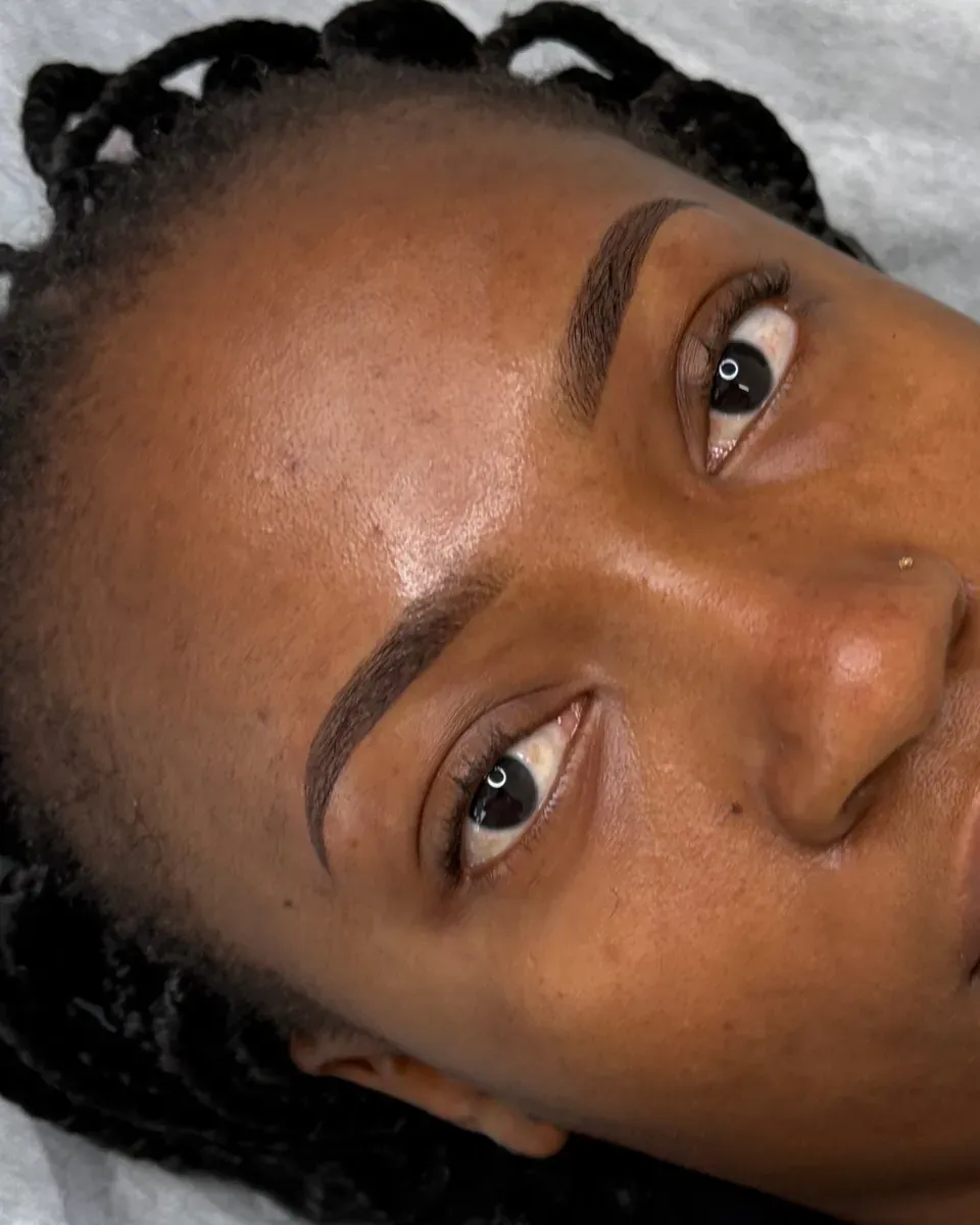 Dark skin with sparse brows, after powder brows