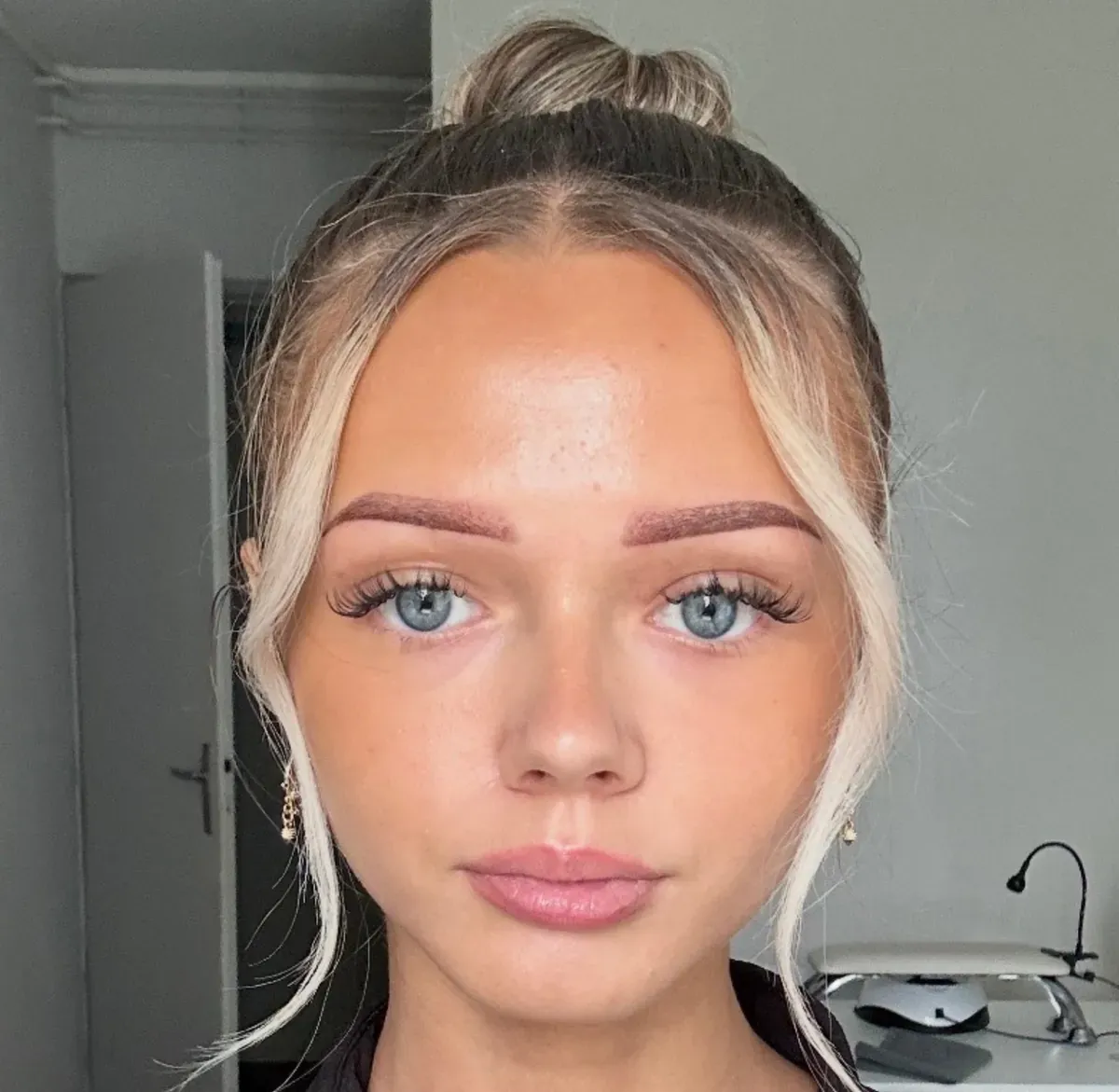 Days 2 to 3: the brow darkens