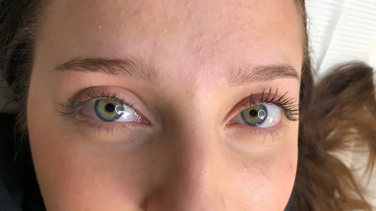 Natural brows before powder brows